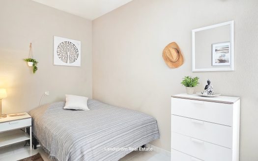 Exceptional 2 bed partly renovated townhouse in Torre del Moro, Torrivieja