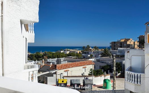 Exceptional 2 bed partly renovated townhouse in Torre del Moro, Torrivieja