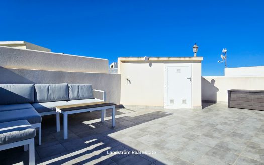 Exceptional 2 bed partly renovated townhouse in Torre del Moro, Torrivieja
