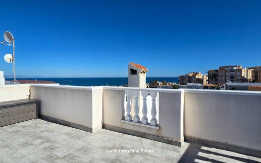 Exceptional 2 bed partly renovated townhouse in Torre del Moro, Torrivieja