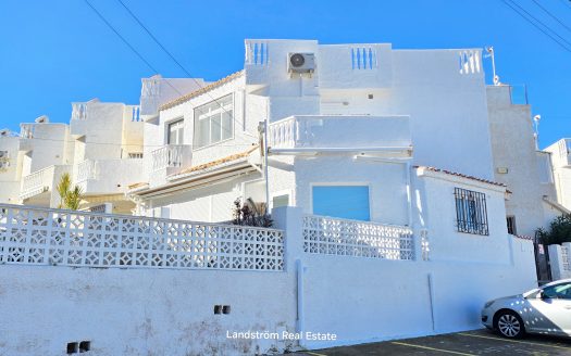 Exceptional 2 bed partly renovated townhouse in Torre del Moro, Torrivieja
