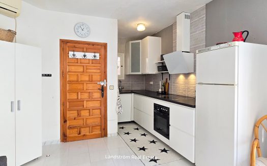 Exceptional 2 bed partly renovated townhouse in Torre del Moro, Torrivieja