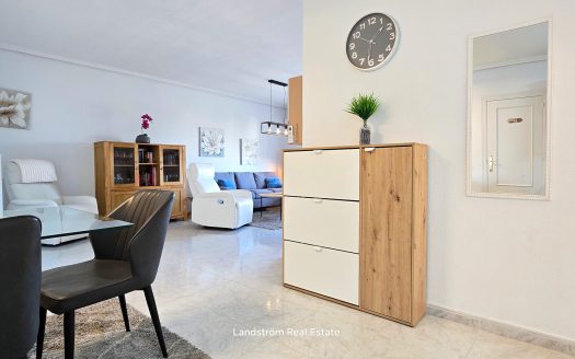 Charming 2 badroom apartment in a vibrant area, Playa Flamenca.