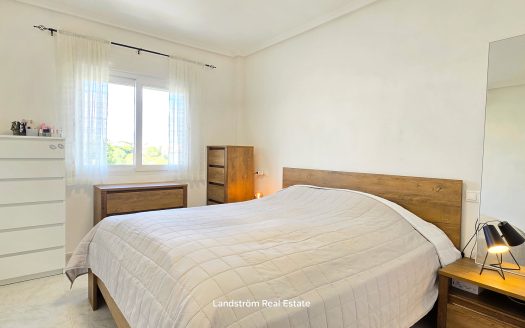 Charming 2 badroom apartment in a vibrant area, Playa Flamenca.