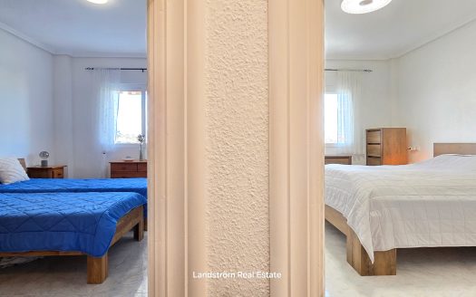 Charming 2 badroom apartment in a vibrant area, Playa Flamenca.