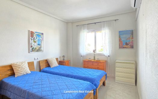 Charming 2 badroom apartment in a vibrant area, Playa Flamenca.