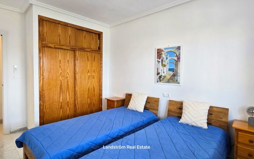 Charming 2 badroom apartment in a vibrant area, Playa Flamenca.