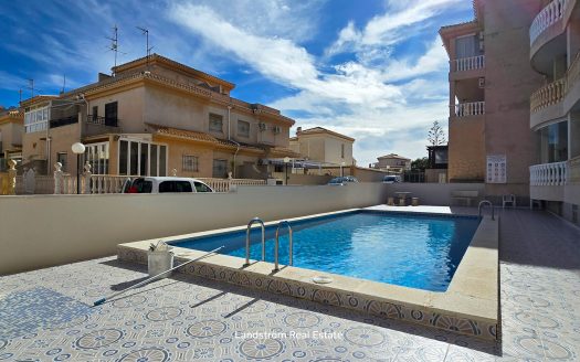 Charming 2 badroom apartment in a vibrant area, Playa Flamenca.