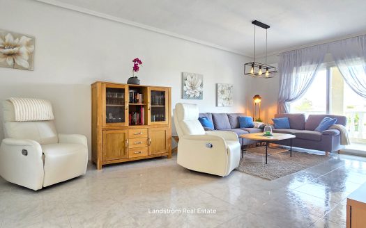 Charming 2 badroom apartment in a vibrant area, Playa Flamenca.