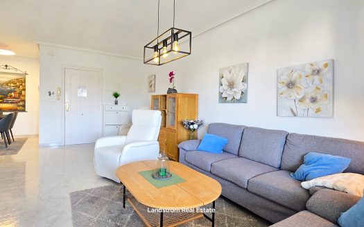 Charming 2 badroom apartment in a vibrant area, Playa Flamenca.