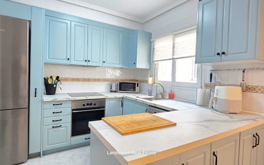 Charming 2 badroom apartment in a vibrant area, Playa Flamenca.