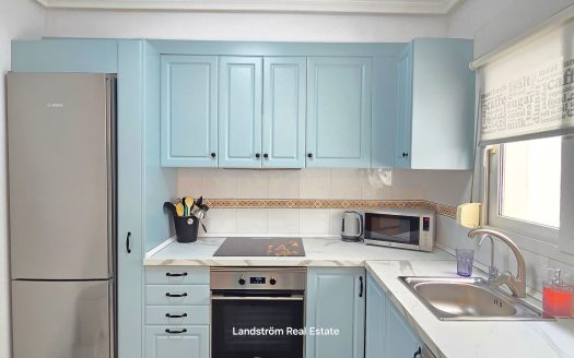 Charming 2 badroom apartment in a vibrant area, Playa Flamenca.