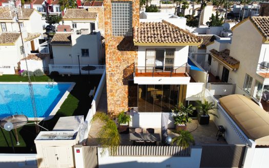 Exclusive South-Facing Dream Villa in Idyllic El Raso