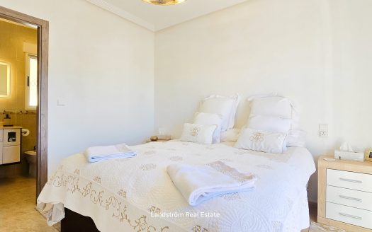 Exclusive South-Facing Dream Villa in Idyllic El Raso