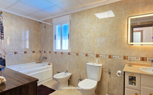 Exclusive South-Facing Dream Villa in Idyllic El Raso