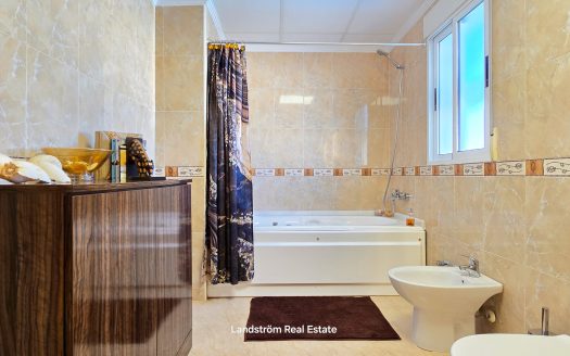 Exclusive South-Facing Dream Villa in Idyllic El Raso