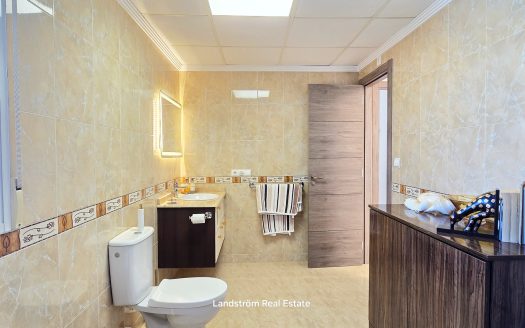 Exclusive South-Facing Dream Villa in Idyllic El Raso