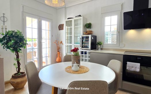 Drömvilla i soliga El Raso – totalrenoverad med perfekt läge!