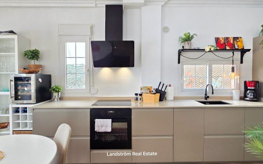 Drömvilla i soliga El Raso – totalrenoverad med perfekt läge!