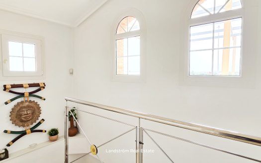 Drömvilla i soliga El Raso – totalrenoverad med perfekt läge!