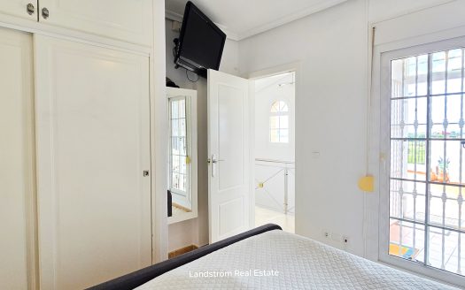 Drömvilla i soliga El Raso – totalrenoverad med perfekt läge!