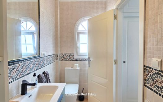 Drömvilla i soliga El Raso – totalrenoverad med perfekt läge!