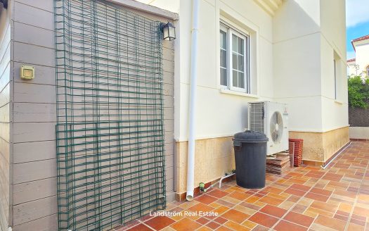 Drömvilla i soliga El Raso – totalrenoverad med perfekt läge!