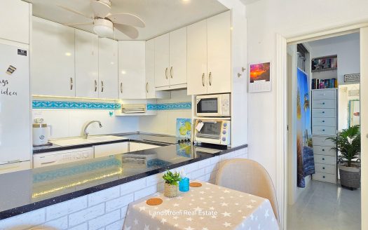 Drömlägenhet med havsutsikt nära stranden!