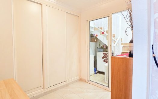 Super charming 2 bed, 2 bath bungalow in Pinomar.