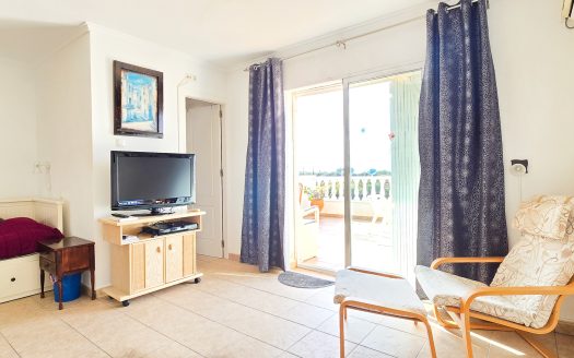 Super charming 2 bed, 2 bath bungalow in Pinomar.