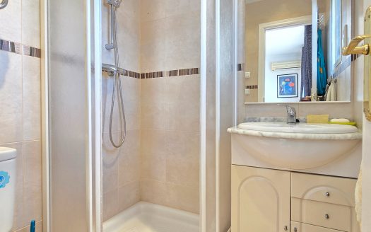 Super charming 2 bed, 2 bath bungalow in Pinomar.