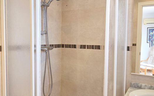 Super charming 2 bed, 2 bath bungalow in Pinomar.