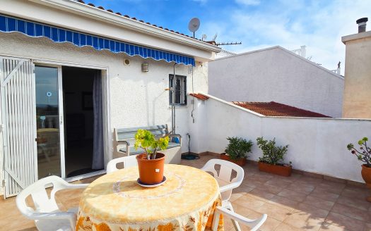 Super charming 2 bed, 2 bath bungalow in Pinomar.