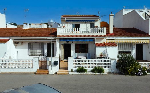 Super charming 2 bed, 2 bath bungalow in Pinomar.