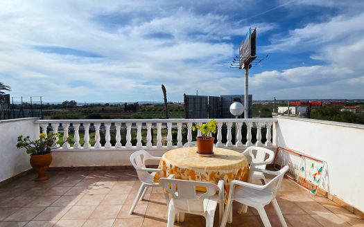 Super charming 2 bed, 2 bath bungalow in Pinomar.