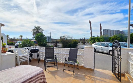 Super charming 2 bed, 2 bath bungalow in Pinomar.