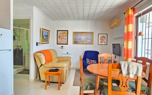 Super charming 2 bed, 2 bath bungalow in Pinomar.