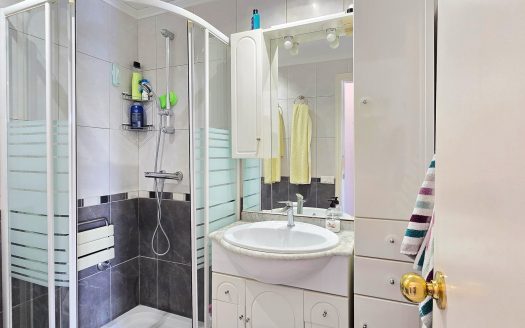 Super charming 2 bed, 2 bath bungalow in Pinomar.