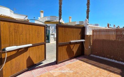 Charming Detached Villa in Scenic El Raso