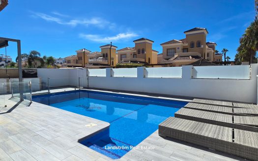 Fantastic Three-Bedroom Detached Villa with Private Pool in El Raso.