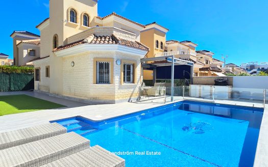 Fantastic Three-Bedroom Detached Villa with Private Pool in El Raso.