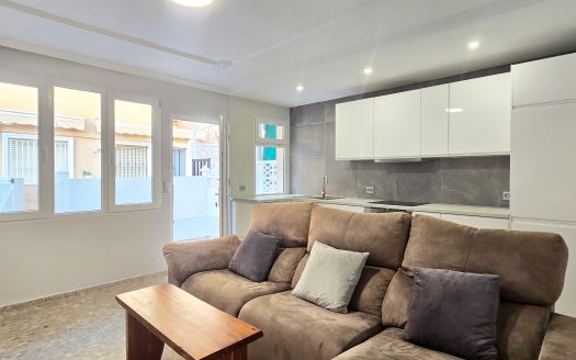 Fully renovated 2 bed apartment La Mata.
