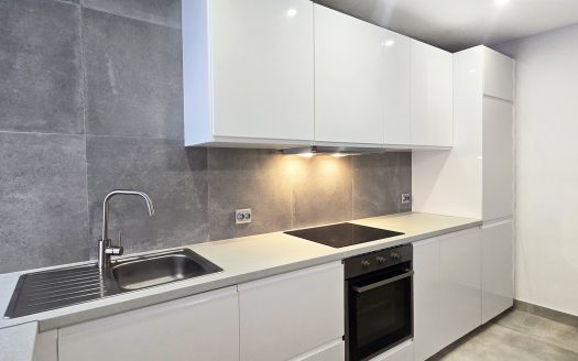 Fully renovated 2 bed apartment La Mata.